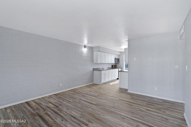 5570 E Hampton St Apt 220, Tucson, AZ 85712