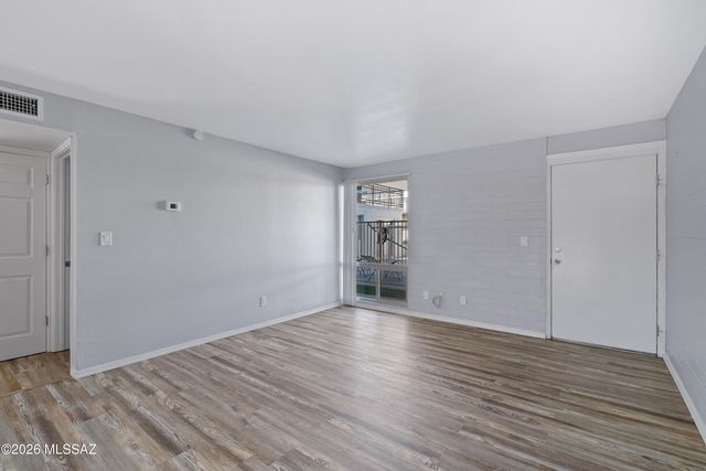 5570 E Hampton St Apt 220, Tucson, AZ 85712