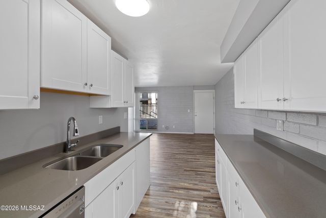 5570 E Hampton St Apt 220, Tucson, AZ 85712