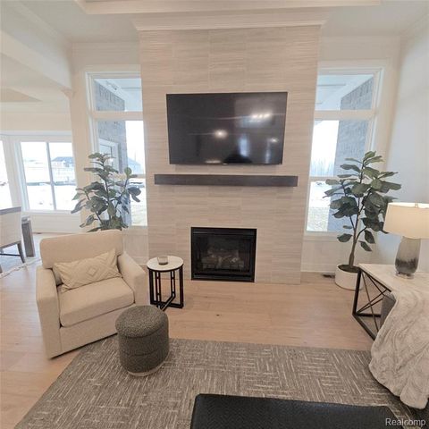 54765 Palomino Dr, Shelby, MI 48315