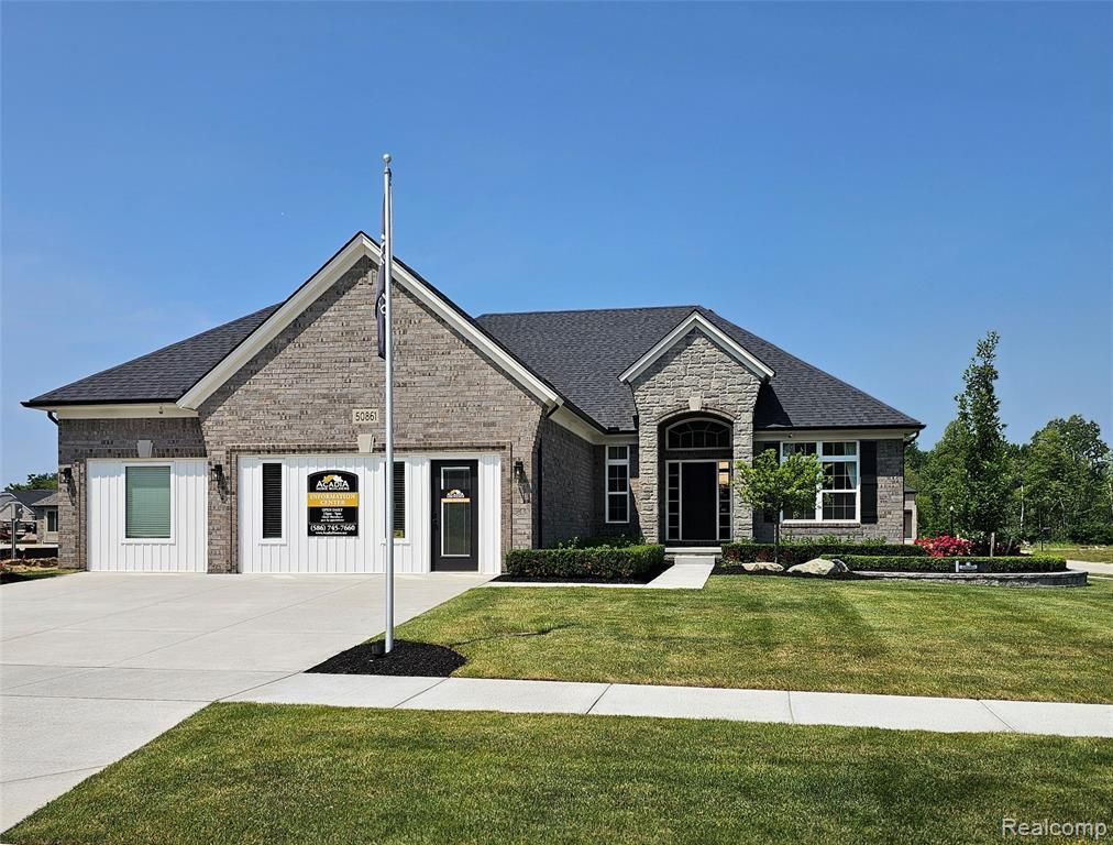 54765 Palomino Dr, Shelby, MI 48315