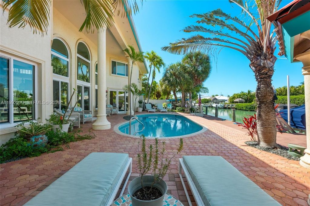 Image 7 of property listing at 431 12th St, Key Colony, FL 33051