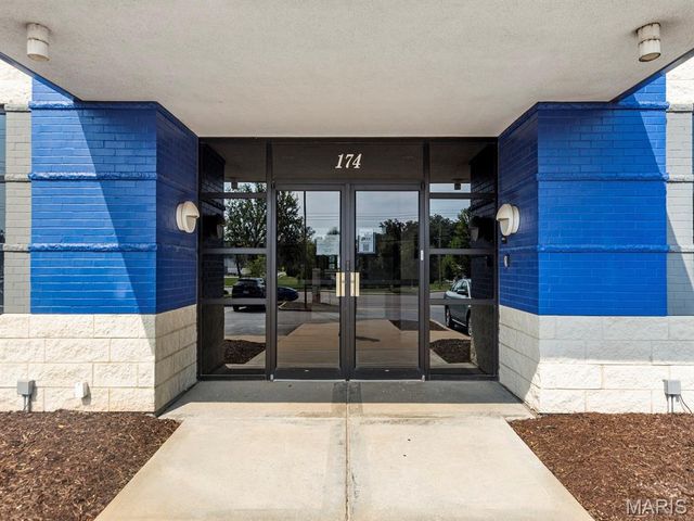 174 Clarkson Road, Ballwin, MO 63011