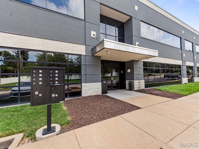 174 Clarkson Road, Ballwin, MO 63011