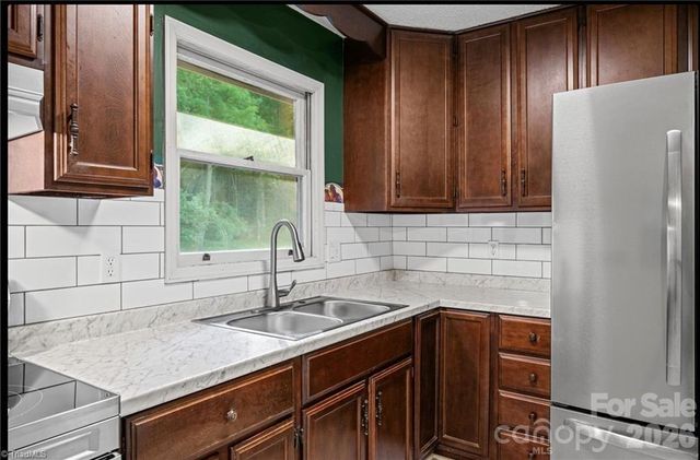 11526 US Highway 421 None, Purlear, NC 28665