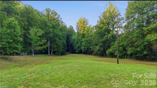 11526 US Highway 421 None, Purlear, NC 28665