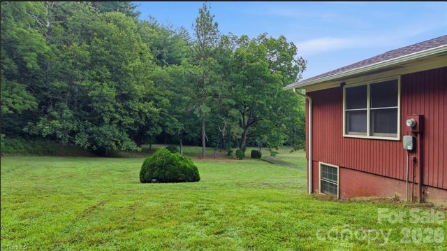 11526 US Highway 421 None, Purlear, NC 28665