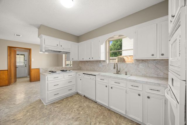 5923 Pebble Springs Drive, Houston, TX 77066