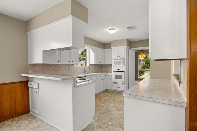 5923 Pebble Springs Drive, Houston, TX 77066