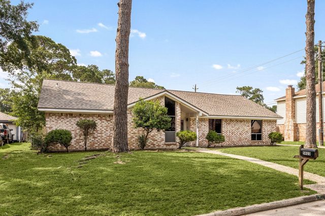 5923 Pebble Springs Drive, Houston, TX 77066