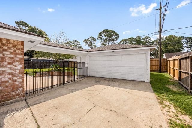 5923 Pebble Springs Drive, Houston, TX 77066