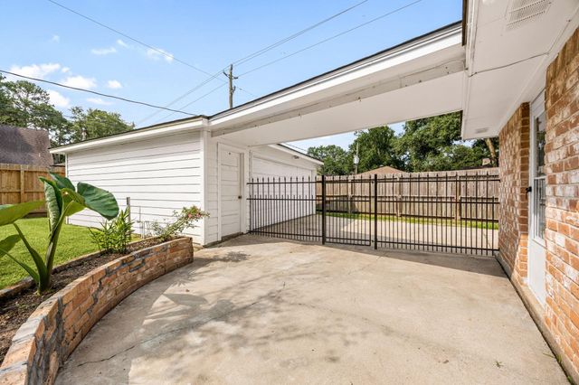 5923 Pebble Springs Drive, Houston, TX 77066
