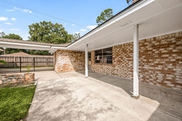 5923 Pebble Springs Drive, Houston, TX 77066
