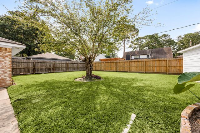 5923 Pebble Springs Drive, Houston, TX 77066