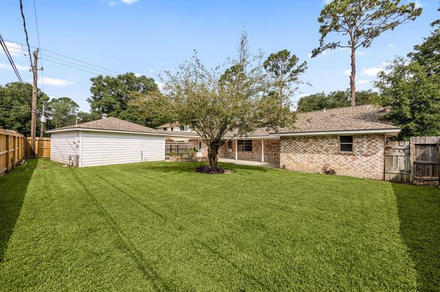 5923 Pebble Springs Drive, Houston, TX 77066