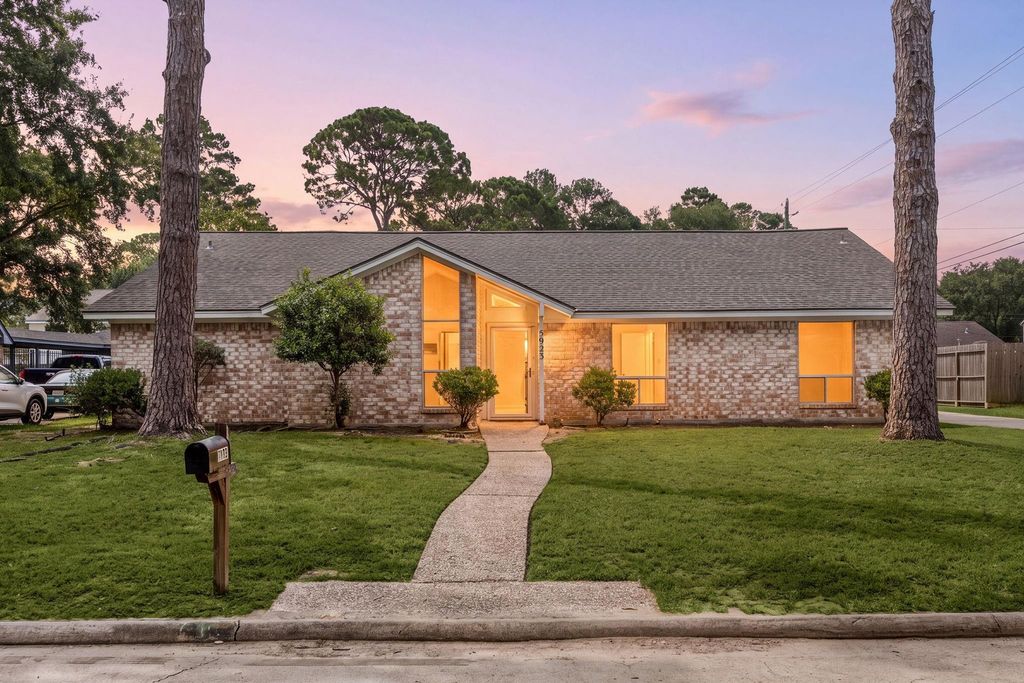5923 Pebble Springs Drive, Houston, TX 77066
