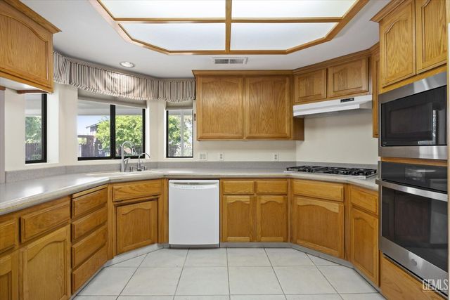 3512 Lancer Drive, Bakersfield, CA 93306