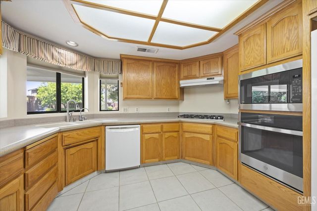 3512 Lancer Drive, Bakersfield, CA 93306