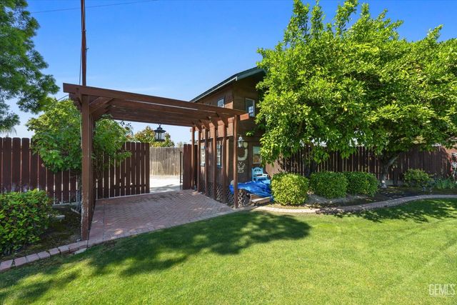 3512 Lancer Drive, Bakersfield, CA 93306