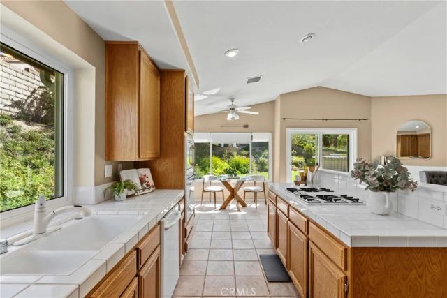 28712 Park Woodland, Saugus, CA 91390