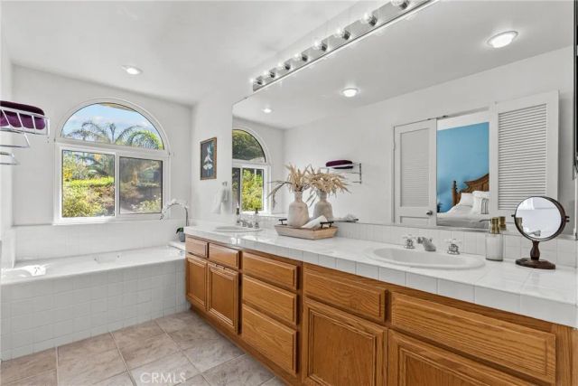 28712 Park Woodland, Saugus, CA 91390
