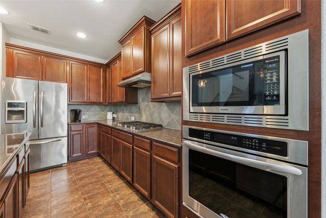 1374 Sandhurst Drive, Roanoke, TX 76262