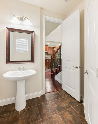 1374 Sandhurst Drive, Roanoke, TX 76262