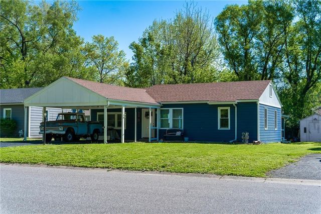 115 Spring Valley Avenue, Bonner Springs, KS 66012