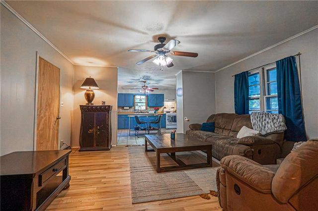 115 Spring Valley Avenue, Bonner Springs, KS 66012