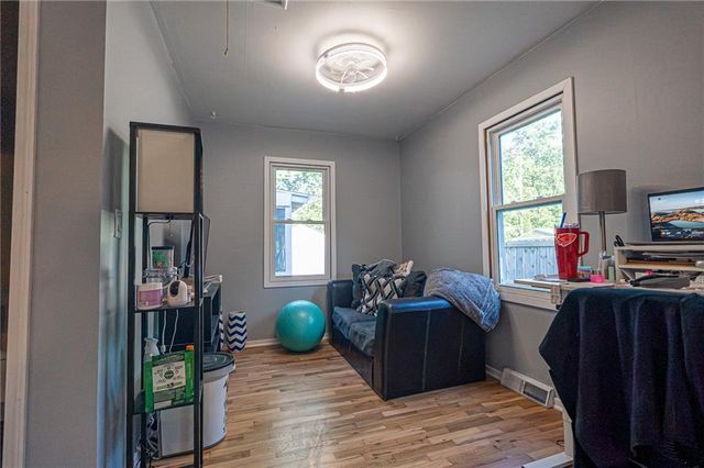 115 Spring Valley Avenue, Bonner Springs, KS 66012