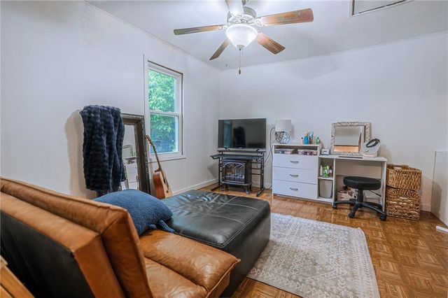 115 Spring Valley Avenue, Bonner Springs, KS 66012
