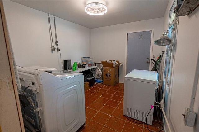115 Spring Valley Avenue, Bonner Springs, KS 66012