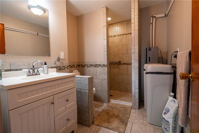 115 Spring Valley Avenue, Bonner Springs, KS 66012