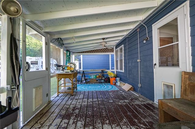 115 Spring Valley Avenue, Bonner Springs, KS 66012