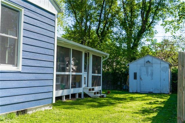 115 Spring Valley Avenue, Bonner Springs, KS 66012
