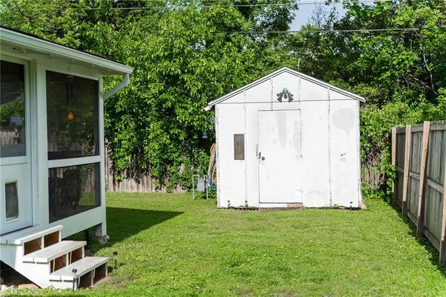 115 Spring Valley Avenue, Bonner Springs, KS 66012