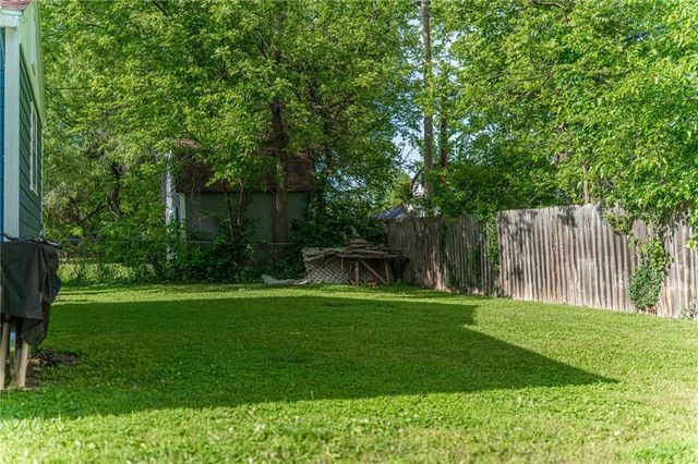 115 Spring Valley Avenue, Bonner Springs, KS 66012