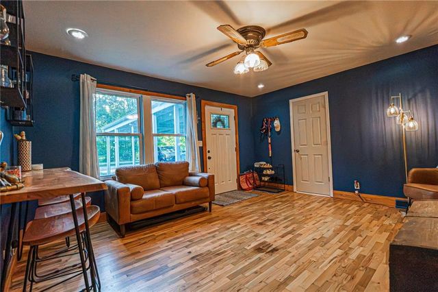 115 Spring Valley Avenue, Bonner Springs, KS 66012