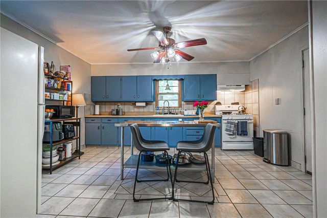 115 Spring Valley Avenue, Bonner Springs, KS 66012