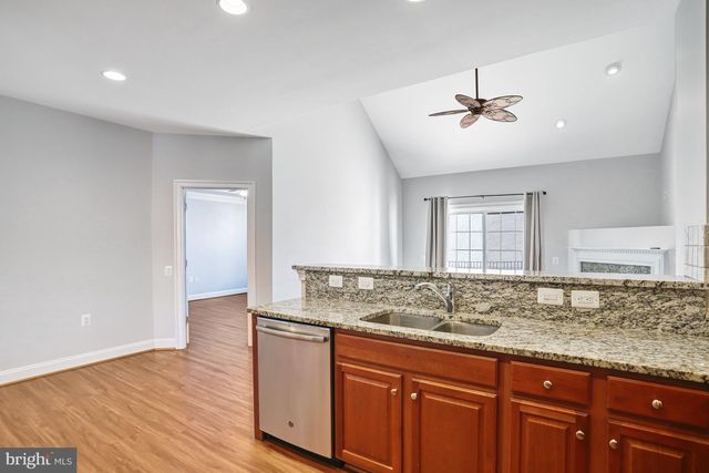 20429 ISLAND WEST SQ, Ashburn, VA 20147