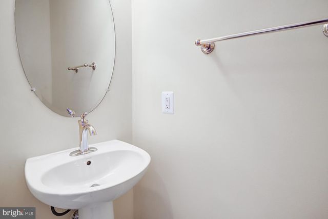 20429 ISLAND WEST SQ, Ashburn, VA 20147