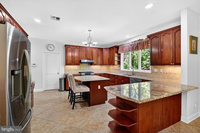 23 ZAITZ FARM RD, West Windsor, NJ 08550
