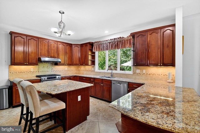 23 ZAITZ FARM RD, West Windsor, NJ 08550