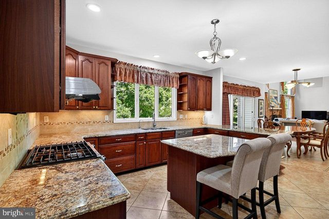 23 ZAITZ FARM RD, West Windsor, NJ 08550