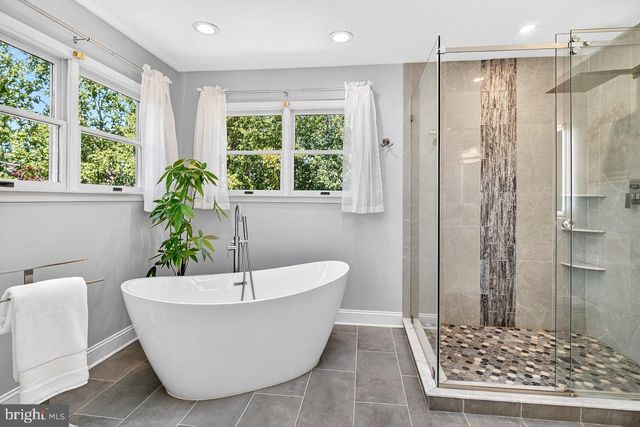 23 ZAITZ FARM RD, West Windsor, NJ 08550