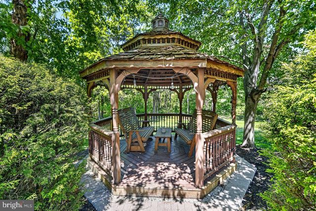 23 ZAITZ FARM RD, West Windsor, NJ 08550