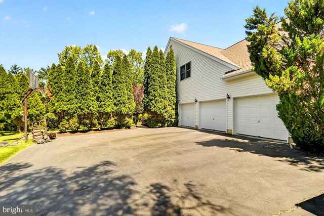 23 ZAITZ FARM RD, West Windsor, NJ 08550