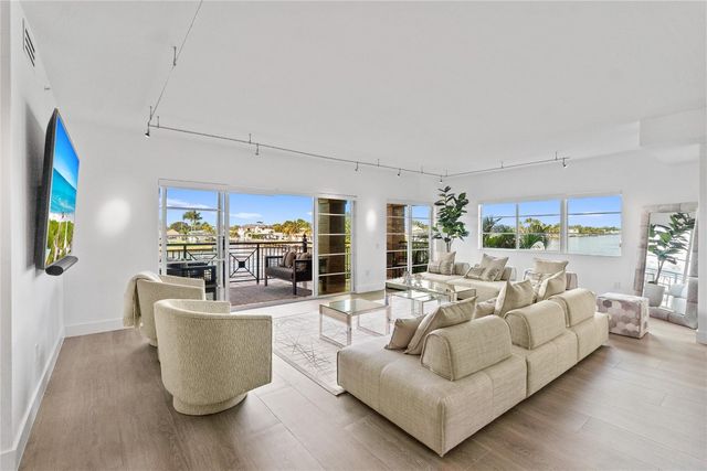 1230 Hillsboro Mile 107, Hillsboro Beach, FL 33062