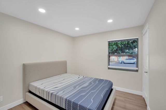 100 N Valley Street, Red Oak, TX 75154