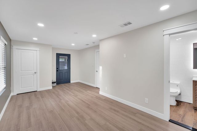 100 N Valley Street, Red Oak, TX 75154